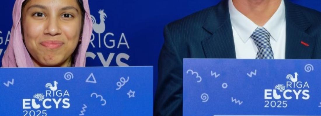 Sara Waqas et Evan Budz, des élèves canadiens, ont remporté les honneurs au Concours européen pour jeunes scientifiques. (Photo tiré de la page Instagram de Sciences jeunesse Canada.) Sara Waqas et Evan Budz, des élèves canadiens, ont remporté les honneurs au Concours européen pour jeunes scientifiques. (Photo tiré de la page Instagram de Sciences jeunesse Canada.)