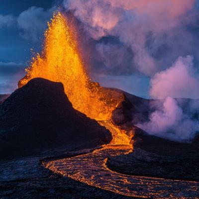  Un volcan entre en éruption près du village de Grindavik, en Islande. (Photo : Hafsteinn Karlsson via Facebook.)